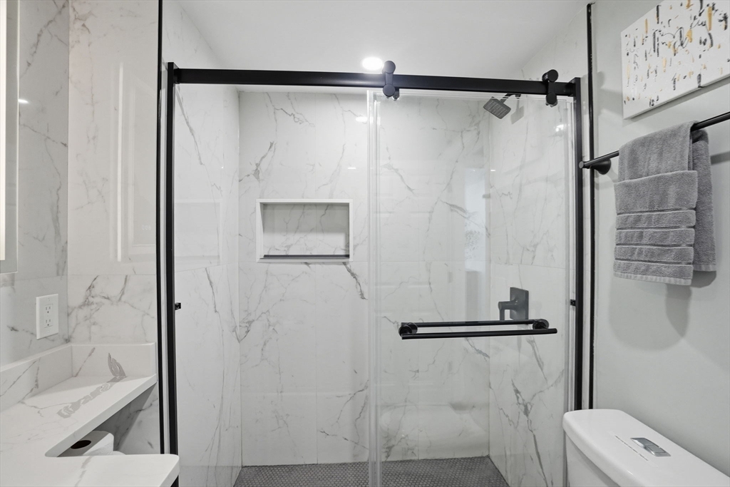 498 Beech Street Boston, MA 02131 - Photo 12 of 35