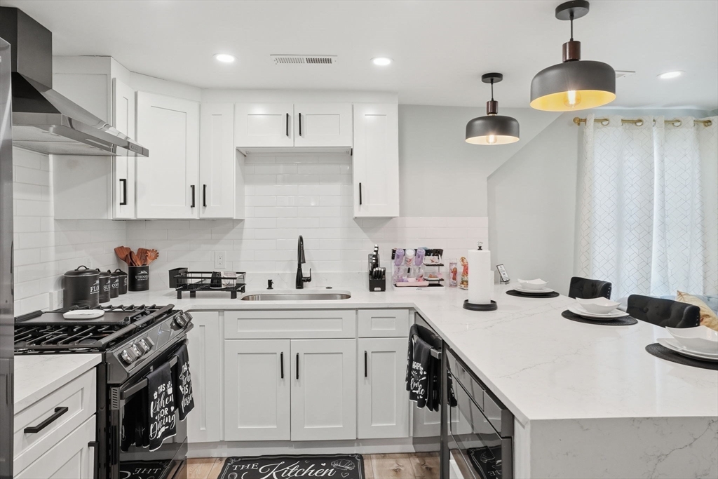 498 Beech Street Boston, MA 02131 - Photo 15 of 35