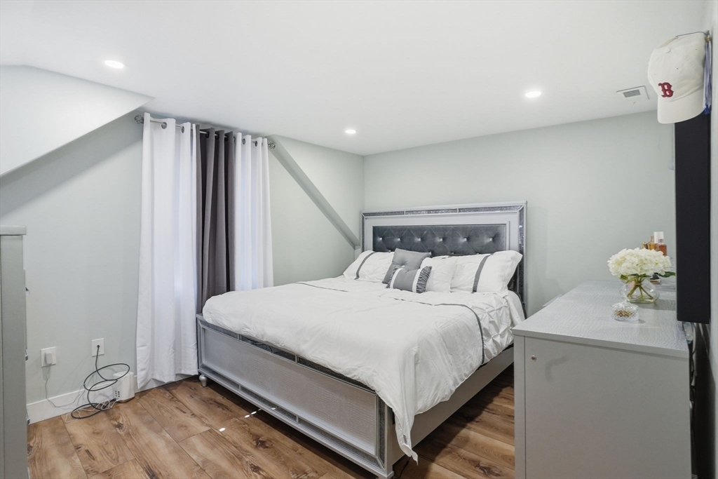 498 Beech Street Boston, MA 02131 - Photo 18 of 35