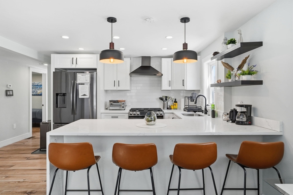 498 Beech Street Boston, MA 02131 - Photo 3 of 35