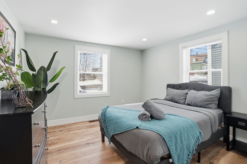 498 Beech Street Boston, MA 02131 - Photo 7 of 35