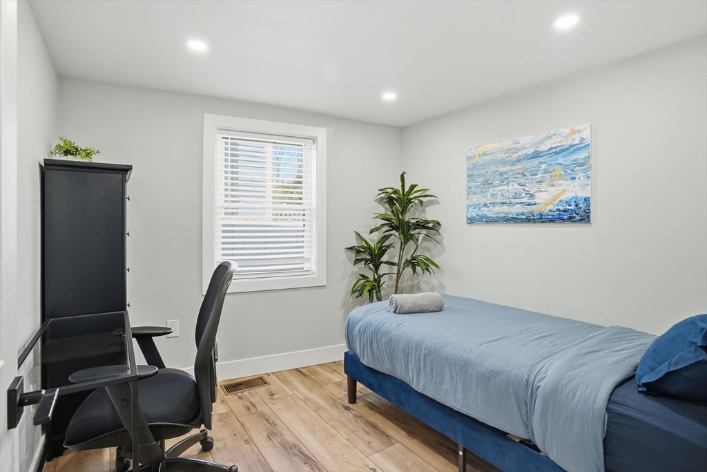 498 Beech Street Boston, MA 02131 - Photo 8 of 35