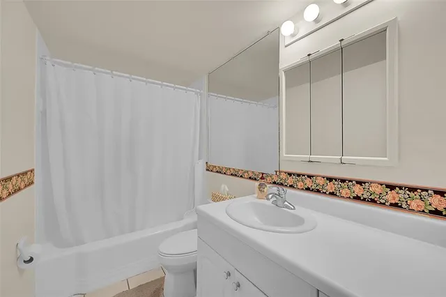 a view of a back yard of the house