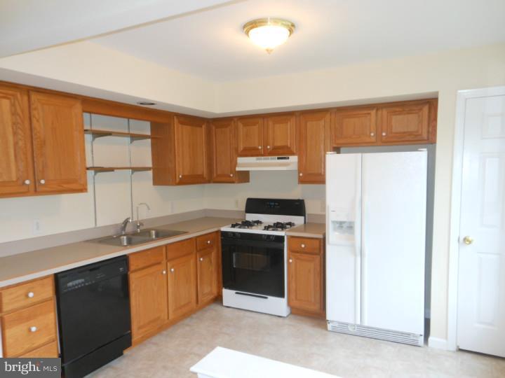 613 Frederick Street Reading, PA 19607 - Photo 7 of 23