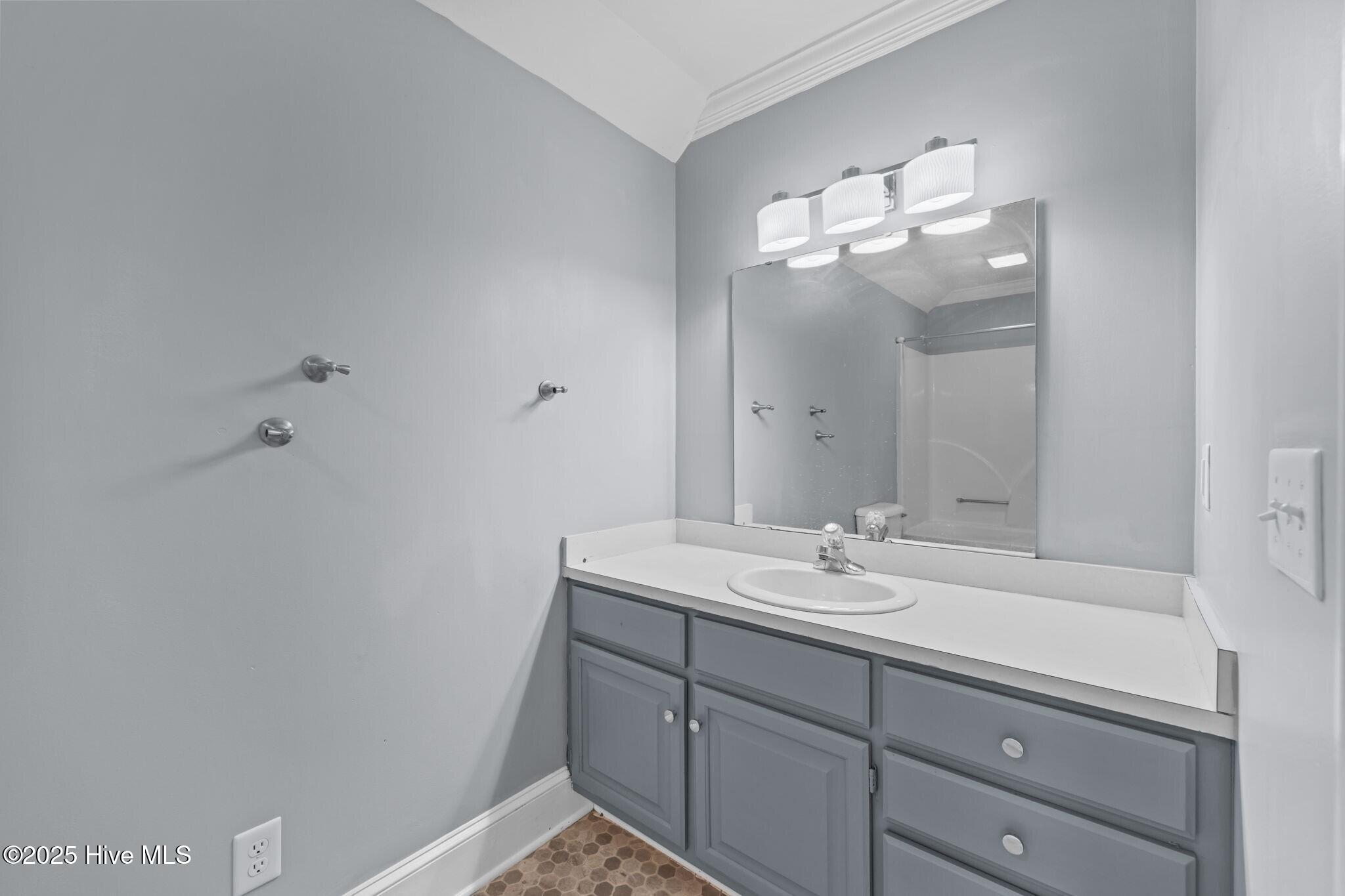 1443 Bland Howell Road Kinston, NC 28504 - Photo 27 of 39 Upstairs bath