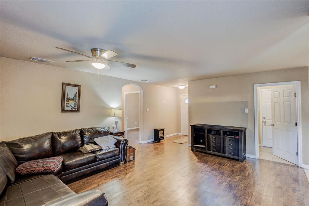 104 Richard Lane Azle, TX 76020 - Photo 12 of 22
