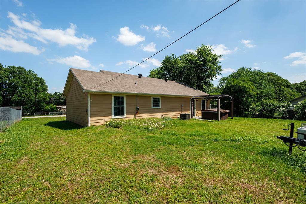 104 Richard Lane Azle, TX 76020 - Photo 15 of 22