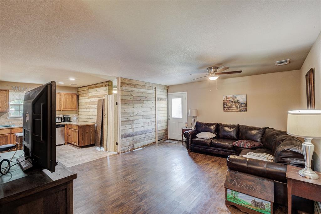 104 Richard Lane Azle, TX 76020 - Photo 2 of 22