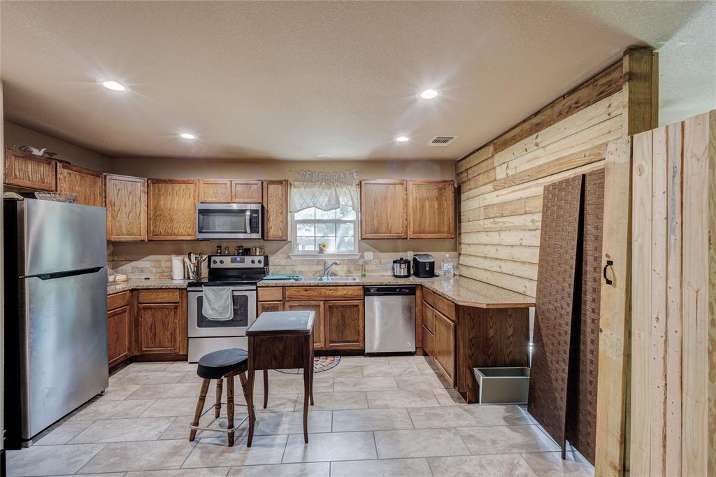104 Richard Lane Azle, TX 76020 - Photo 5 of 22