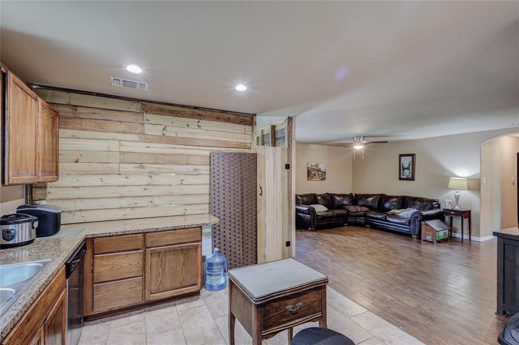 104 Richard Lane Azle, TX 76020 - Photo 6 of 22