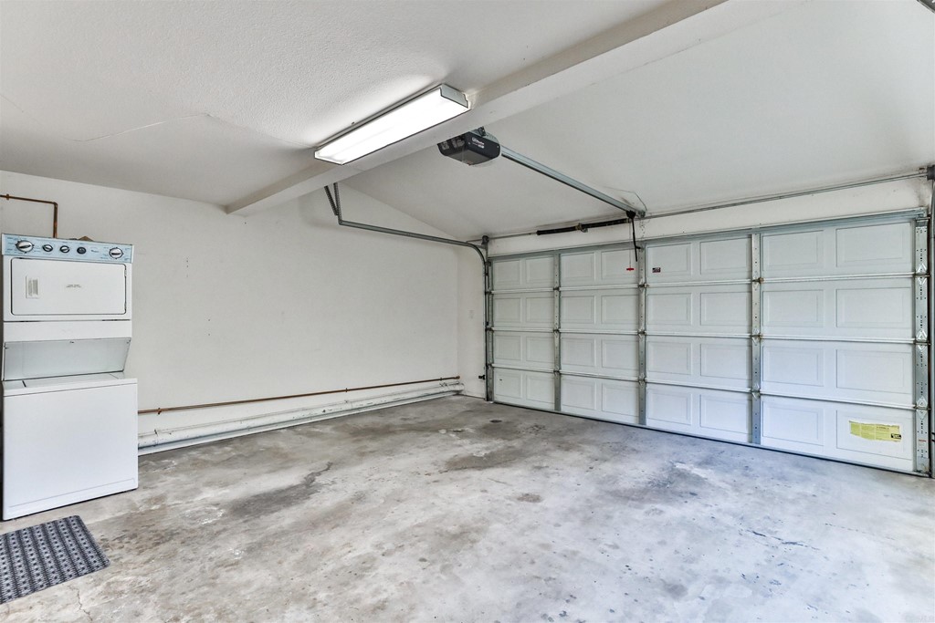 1133 Persimmon Avenue, Unit 7 El Cajon, CA 92021 - Photo 10 of 29 a view of an empty garage