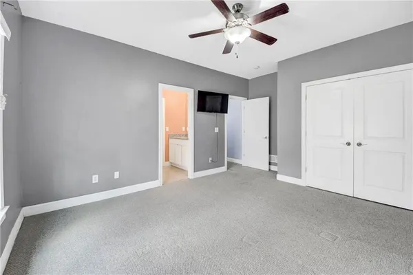 an empty room with fan and a ceiling fan