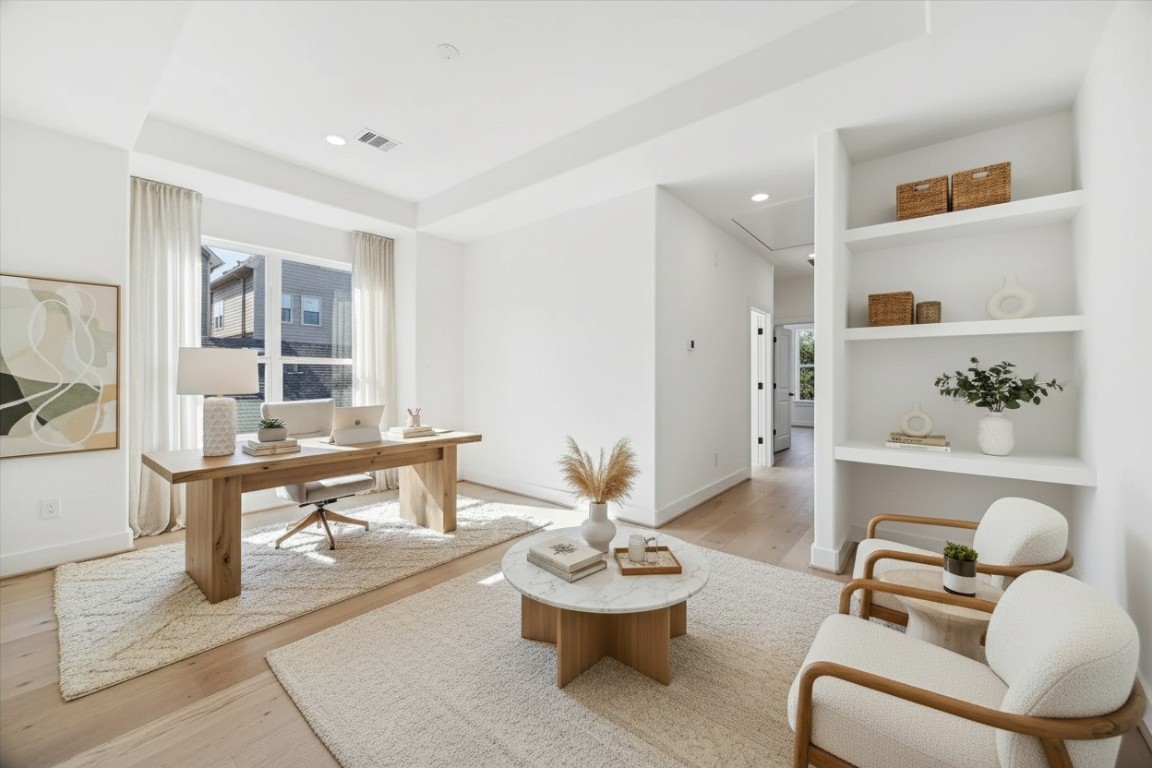 5337 Larkin Street Houston, TX 77007 - Photo 20 of 37 Dedicated workspace ideal for remote work or study.