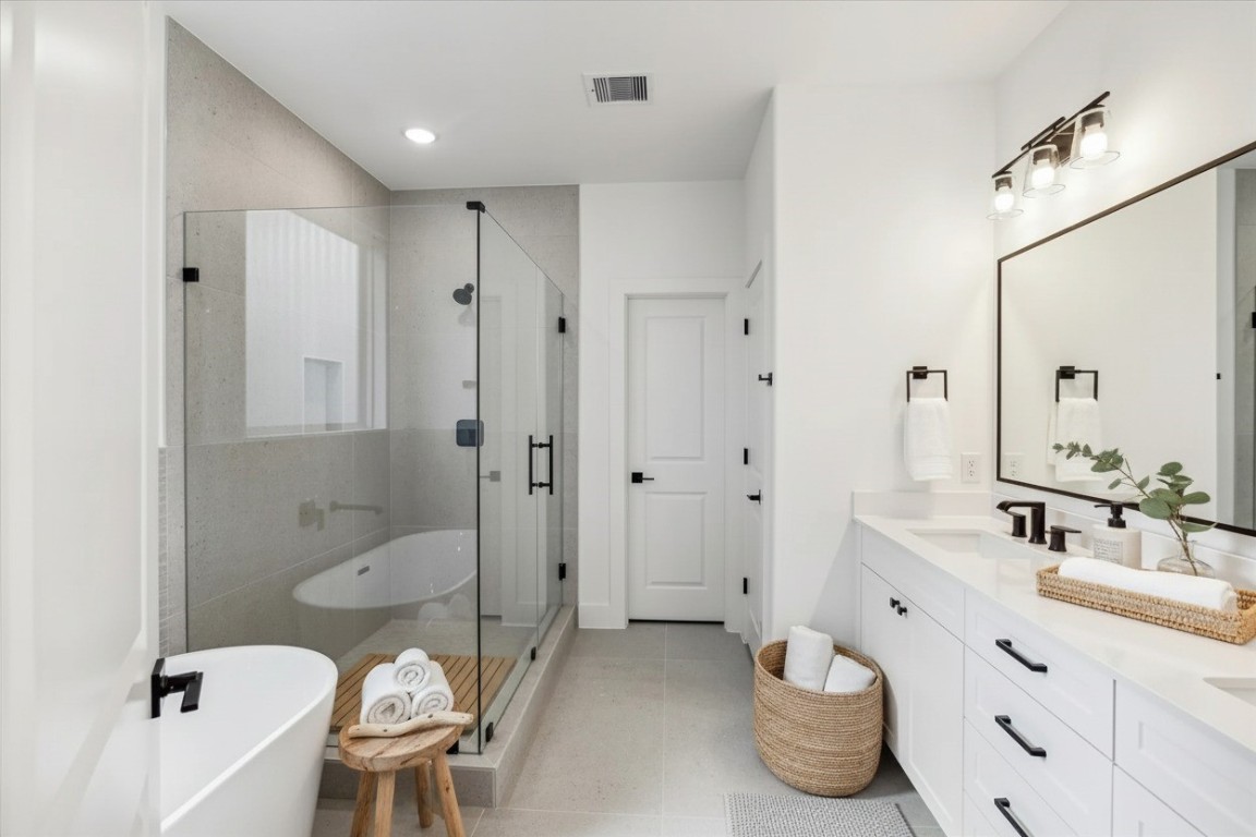 5337 Larkin Street Houston, TX 77007 - Photo 24 of 37 Relax and unwind in this spacious ceramic tub, complemented by sleek, modern wall tiles.