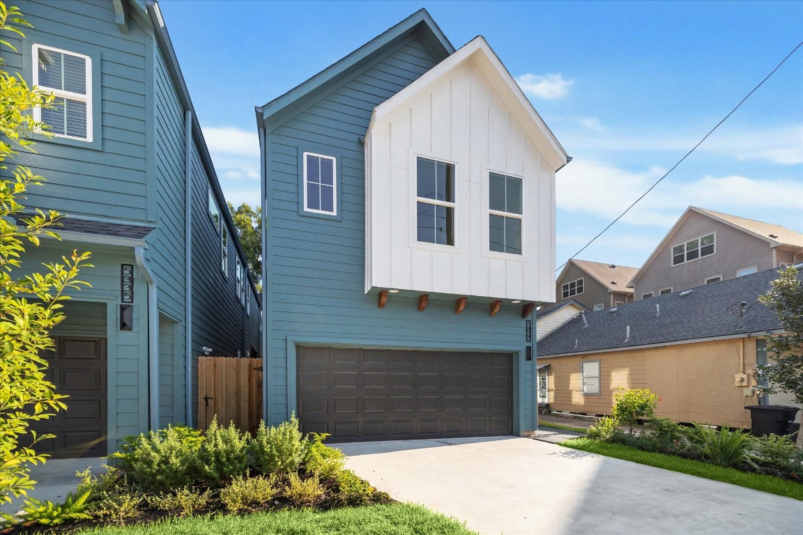 5337 Larkin Street Houston, TX 77007 - Photo 8 of 37 A captivating modern farmhouse façade with clean lines and welcoming charm.