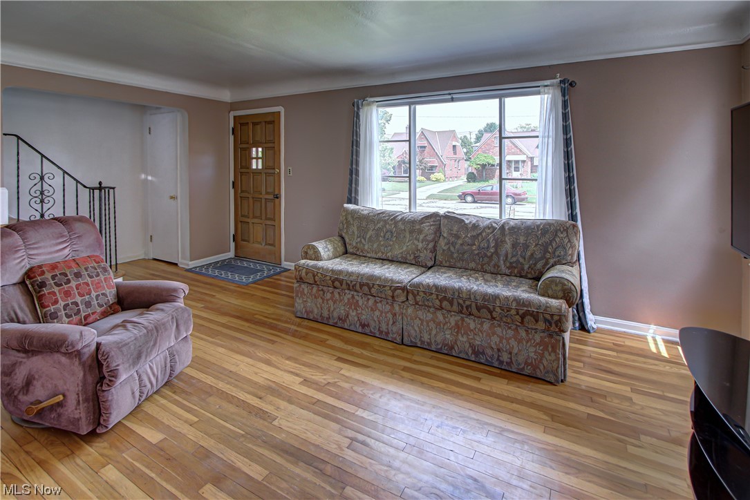 6434 Stanbury Road Parma, OH 44129 - Photo 4 of 32