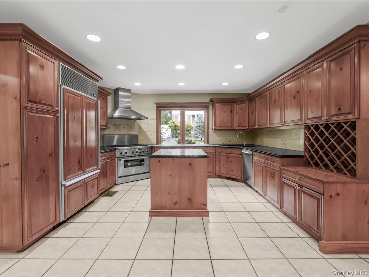 2 Amherst Road Great Neck, NY 11021 - Photo 11 of 45 Gallery Image 11