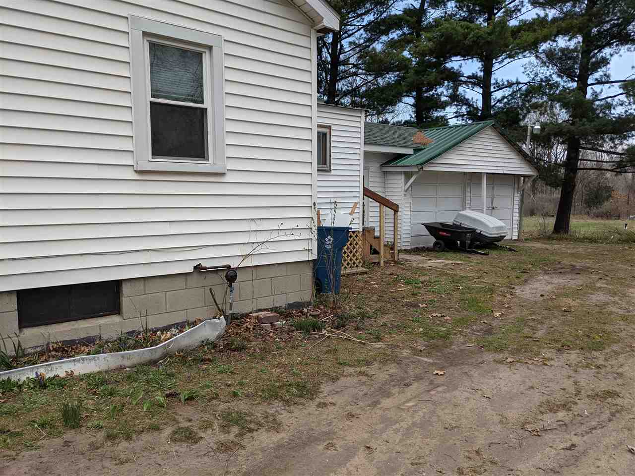 2637 Old Kawkawlin Road Kawkawlin, MI 48631 - Photo 5 of 32