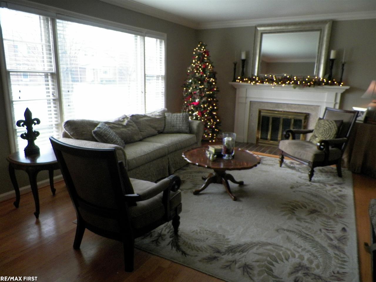 1944 Severn Road Grosse Pointe Woods, MI 48236 - Photo 3 of 25