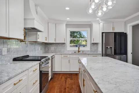 $1,179,000 | 28 Lakeland Drive, McMinnville, TN 37110