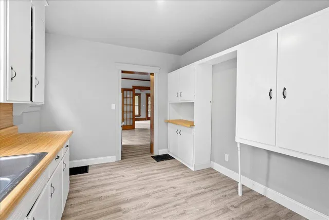 $159,000 | 916 Wildwood Avenue, Jackson, MI 49202