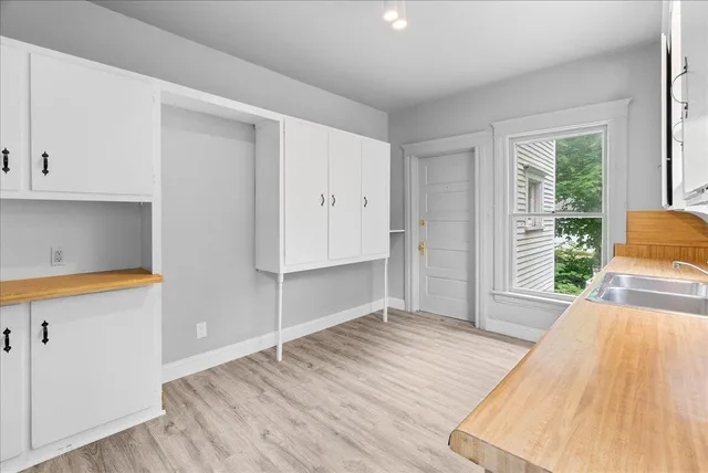 $159,000 | 916 Wildwood Avenue, Jackson, MI 49202