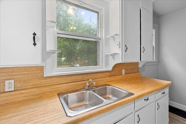 $159,000 | 916 Wildwood Avenue, Jackson, MI 49202