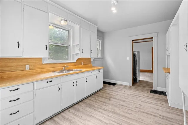 $159,000 | 916 Wildwood Avenue, Jackson, MI 49202