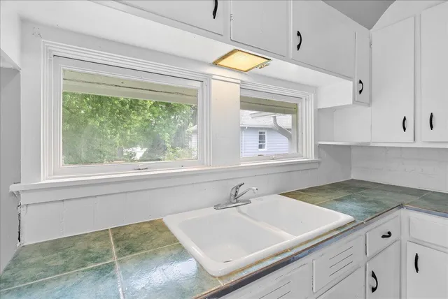 $159,000 | 916 Wildwood Avenue, Jackson, MI 49202