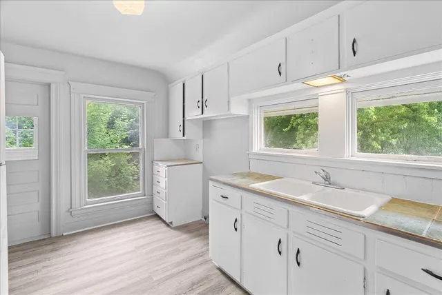 $159,000 | 916 Wildwood Avenue, Jackson, MI 49202