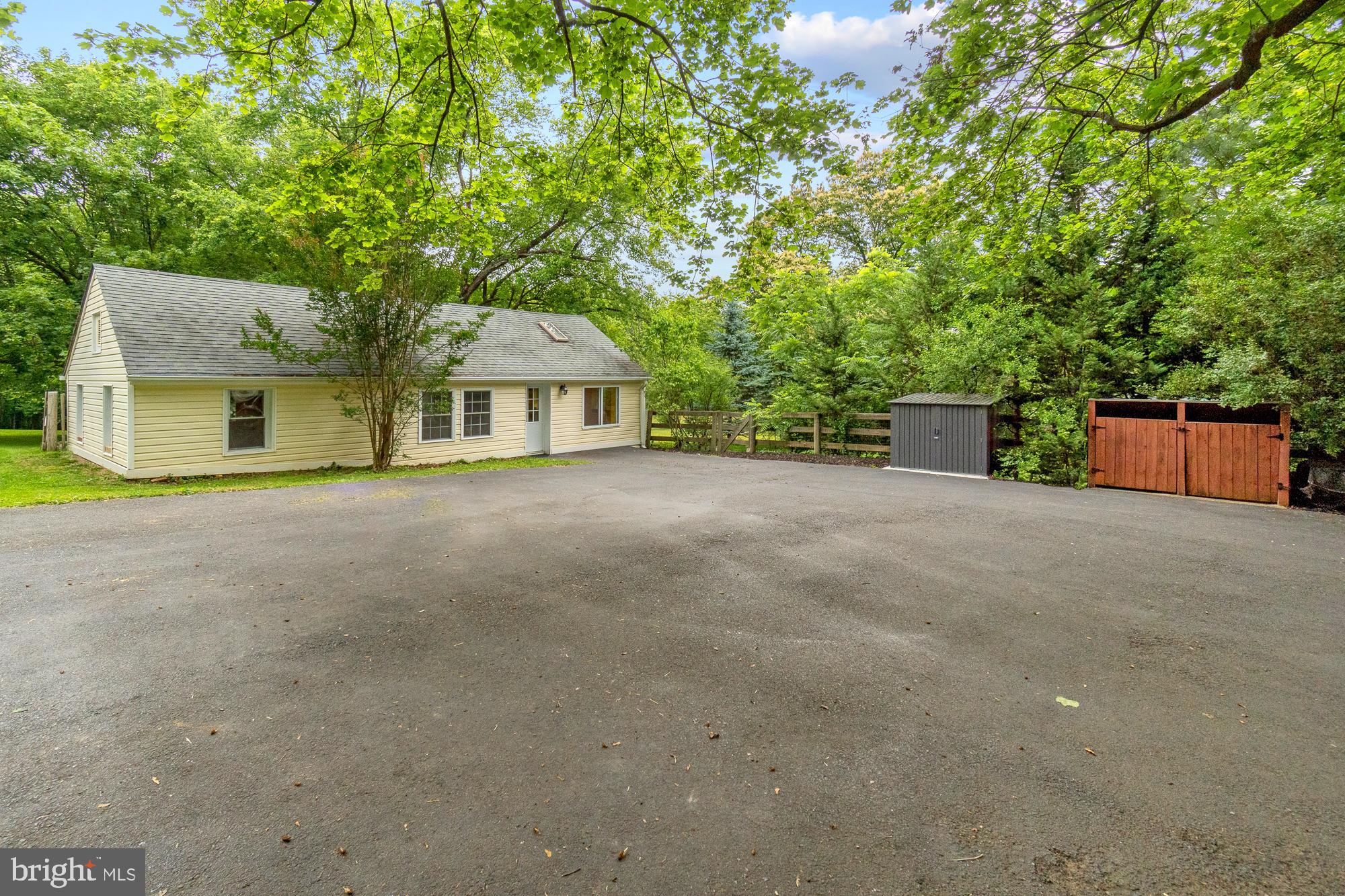 21720 Beallsville Road Barnesville, MD 20838 - Photo 17 of 88 So many parking spots