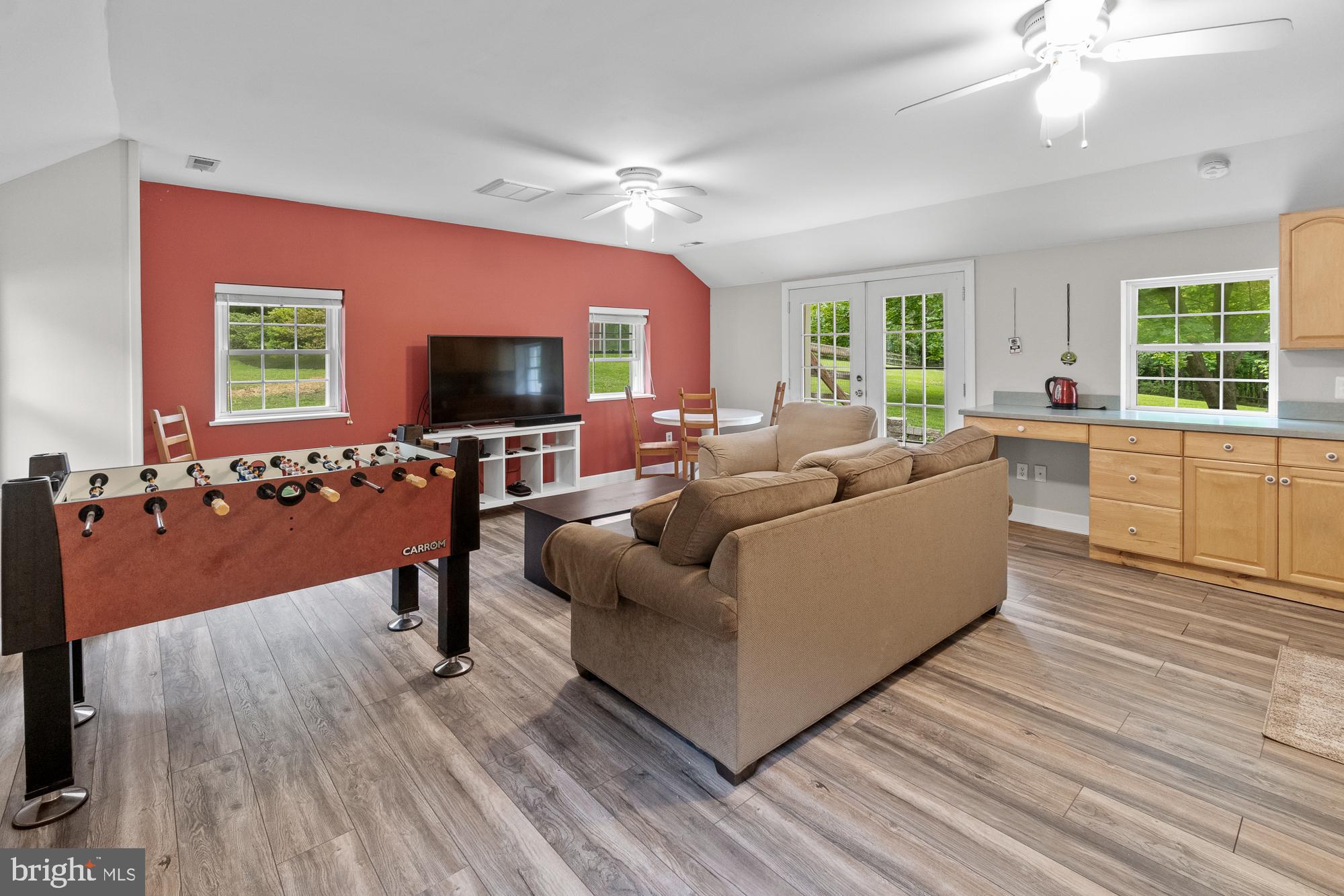 21720 Beallsville Road Barnesville, MD 20838 - Photo 69 of 88 Main living room in guest cottage