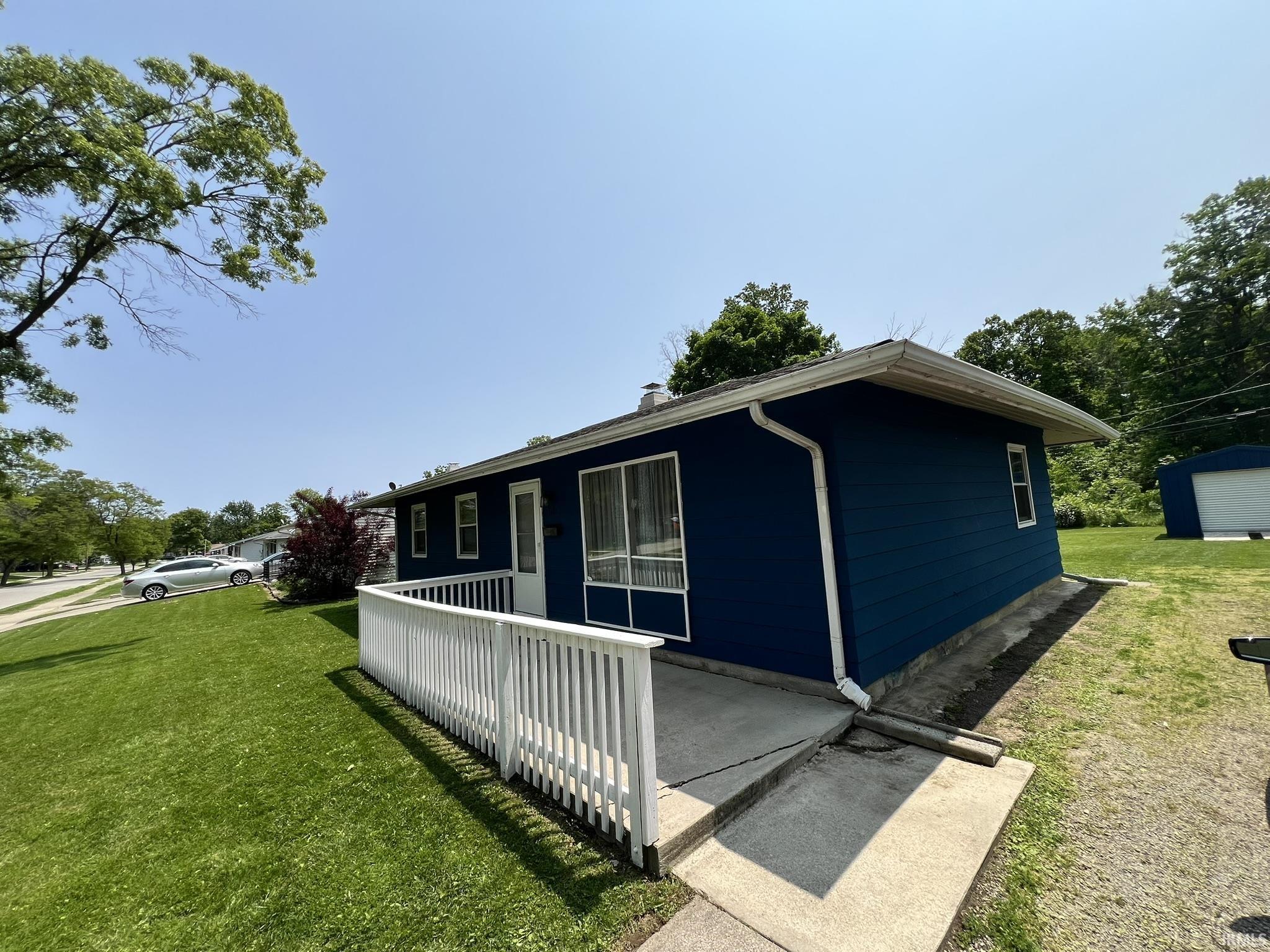 1104 Larch Lane Fort Wayne, IN 46825 - Photo 2 of 36