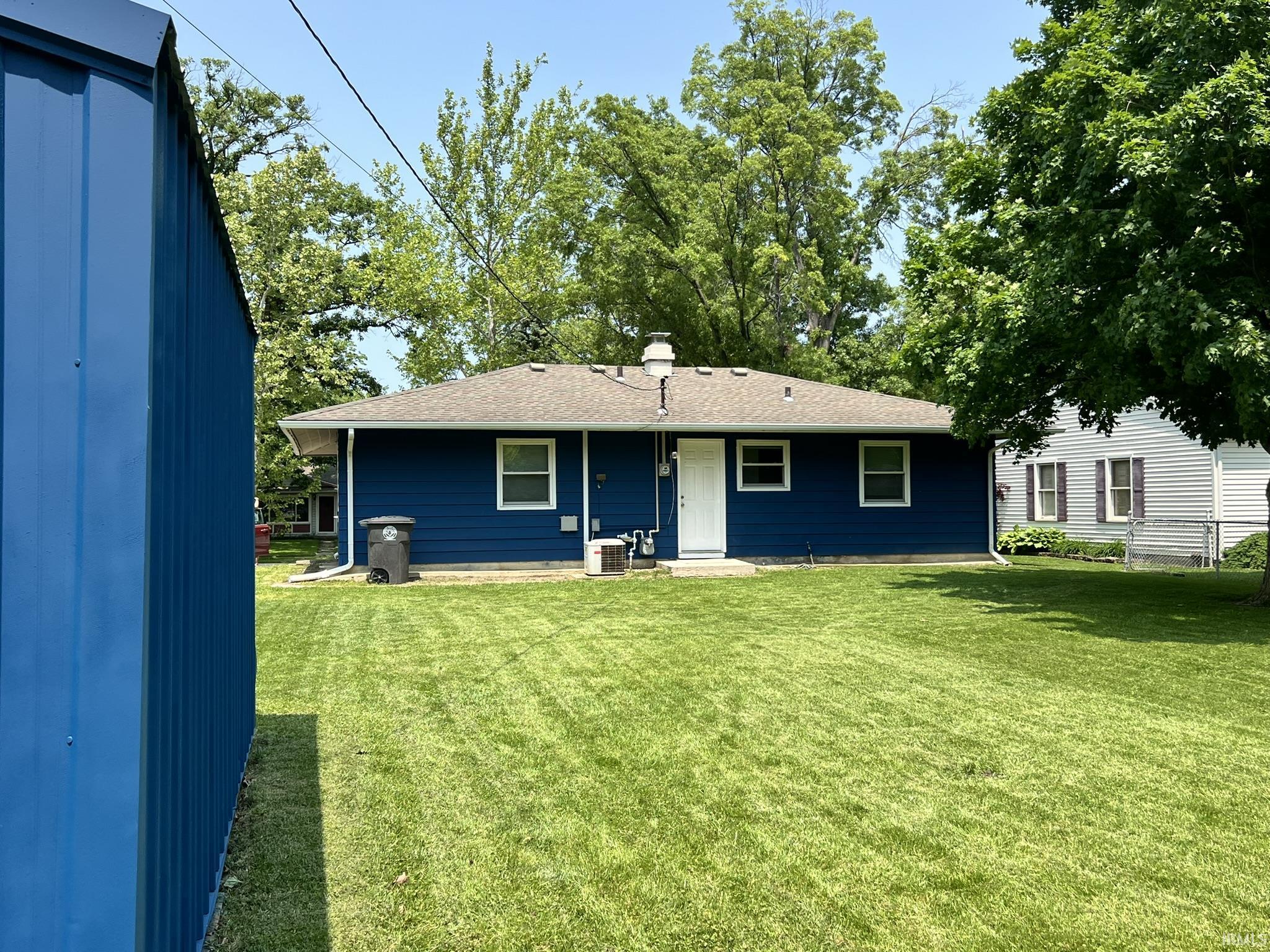 1104 Larch Lane Fort Wayne, IN 46825 - Photo 4 of 36