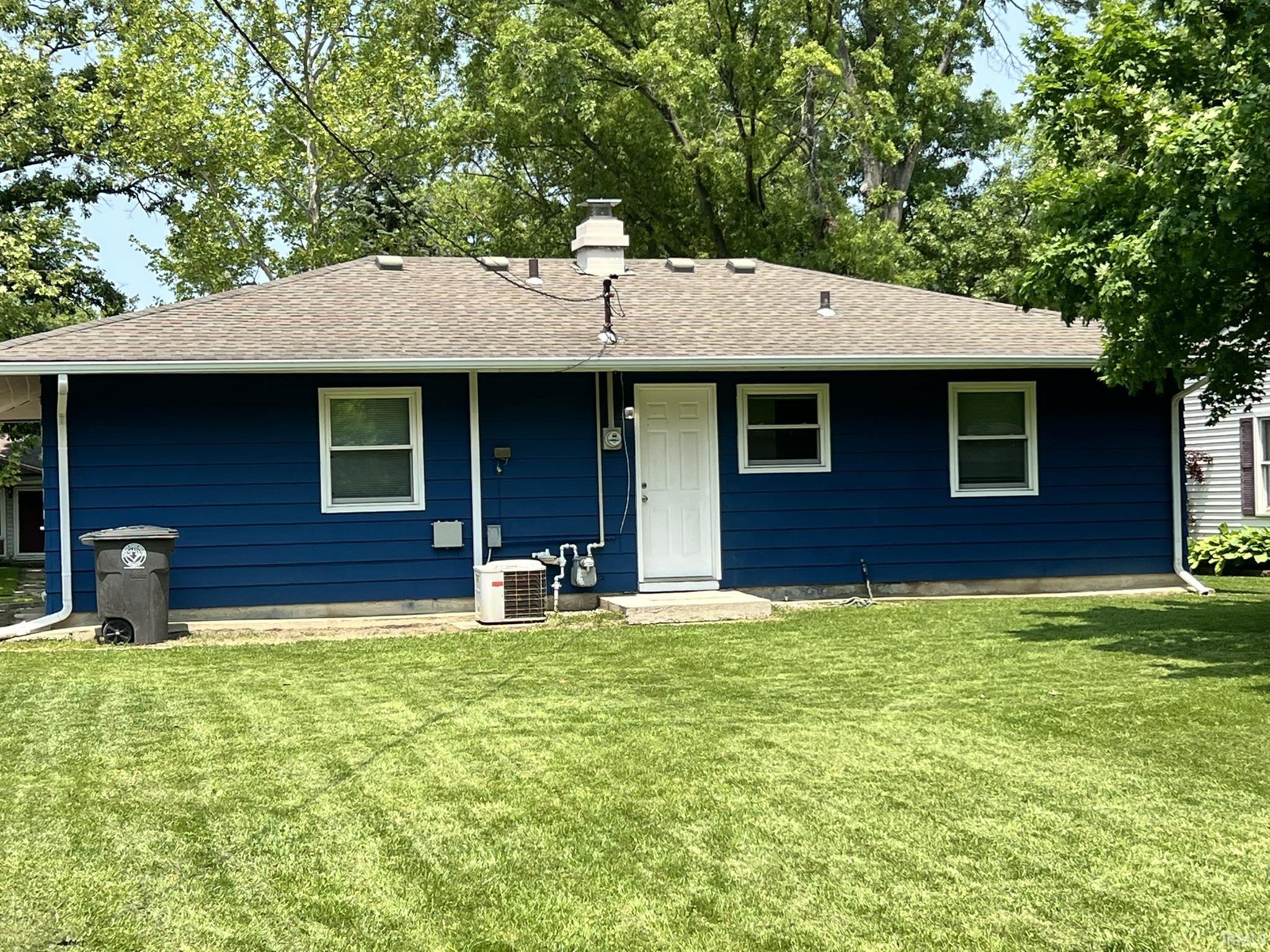 1104 Larch Lane Fort Wayne, IN 46825 - Photo 5 of 36