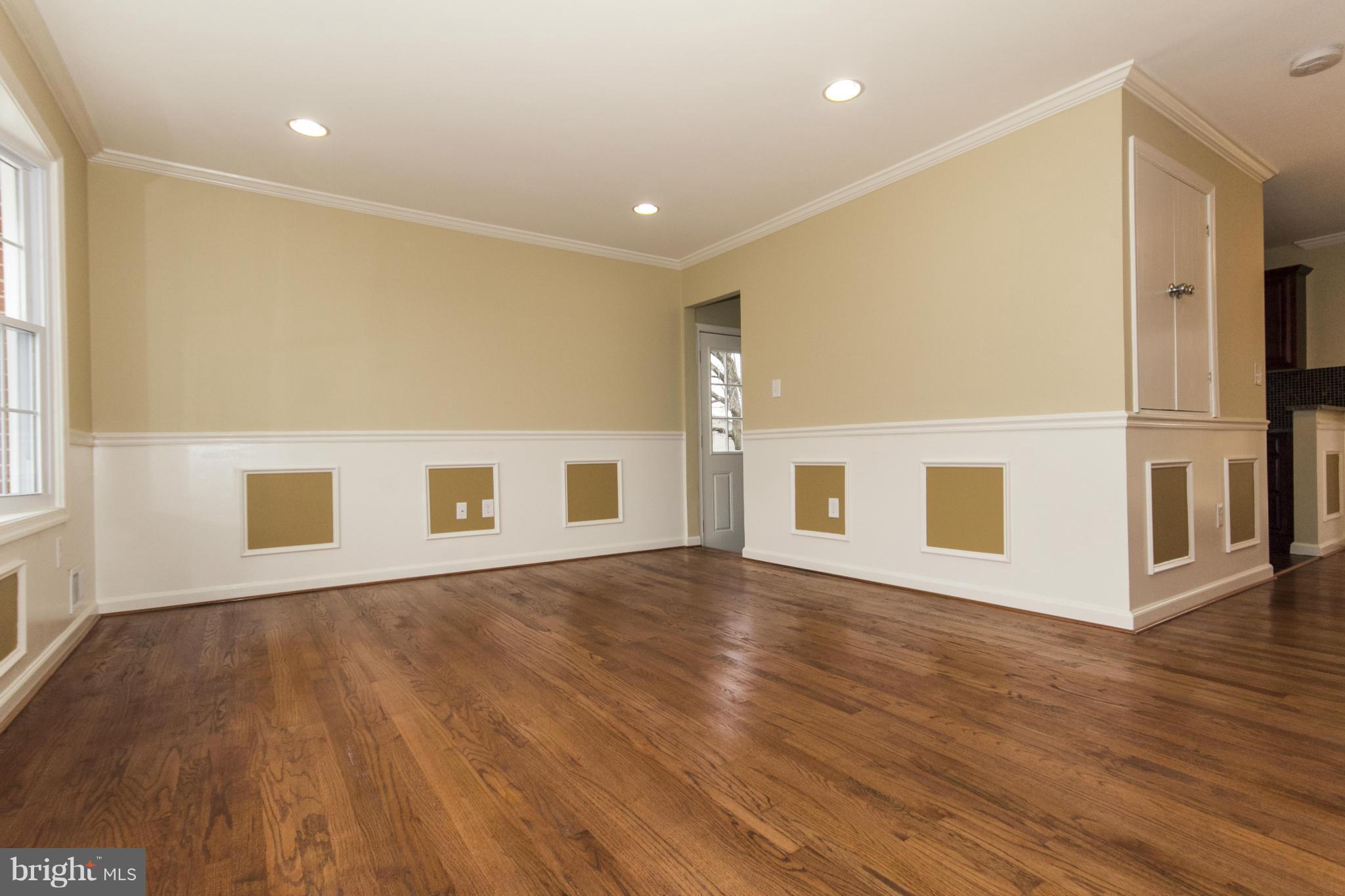 6758 Ransome Drive Baltimore, MD 21207 - Photo 11 of 30 Living Room
