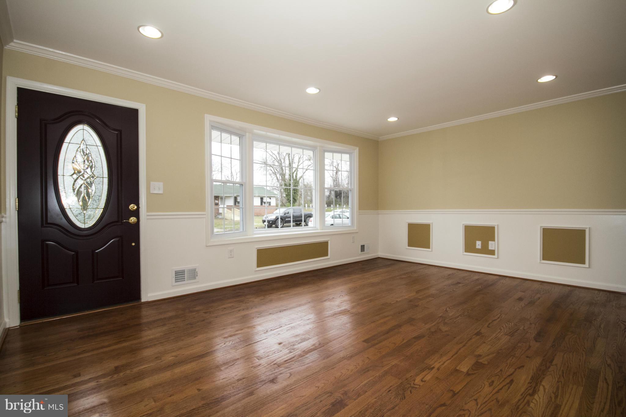 6758 Ransome Drive Baltimore, MD 21207 - Photo 8 of 30 Living Room