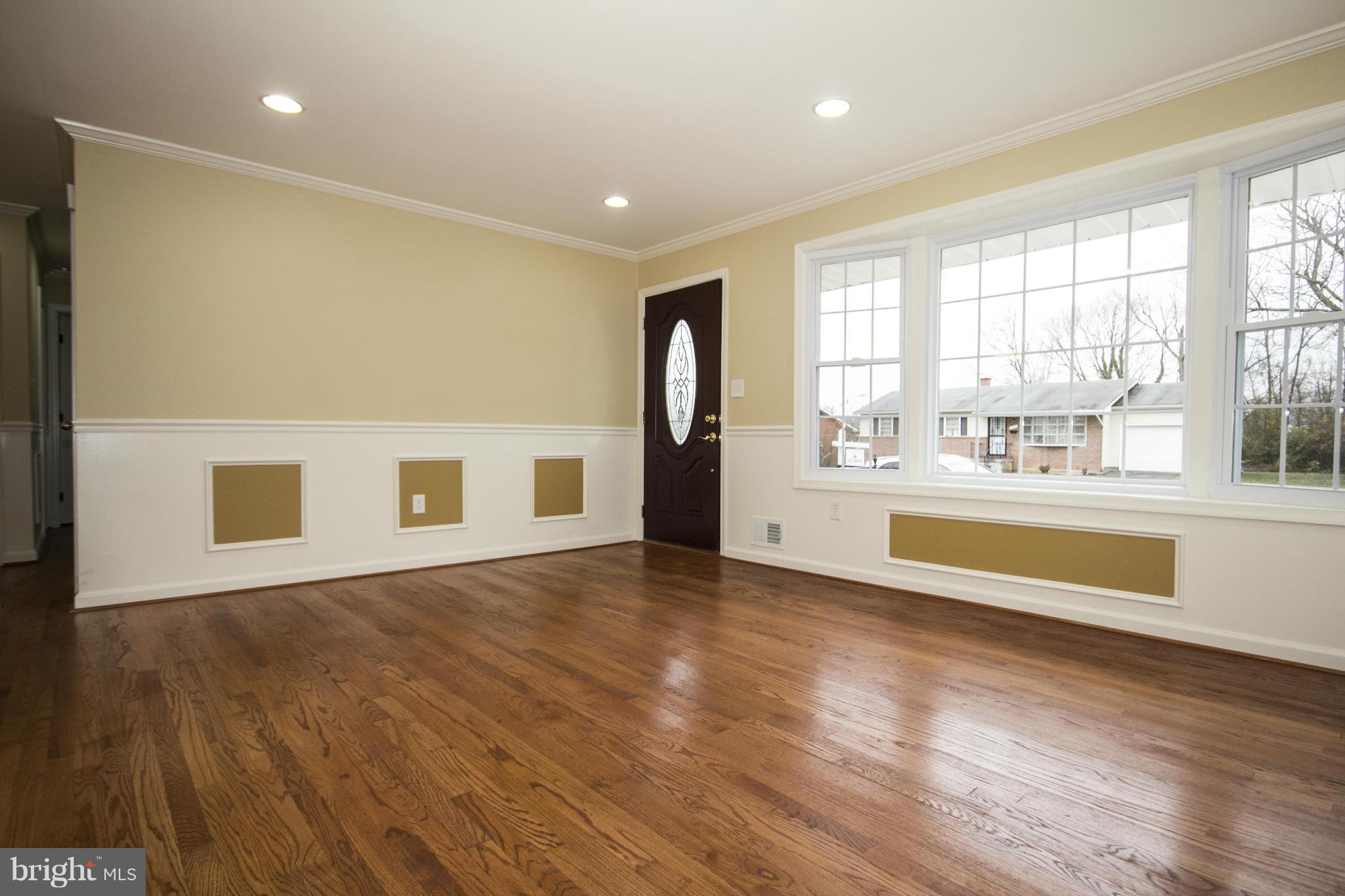 6758 Ransome Drive Baltimore, MD 21207 - Photo 9 of 30 Living Room