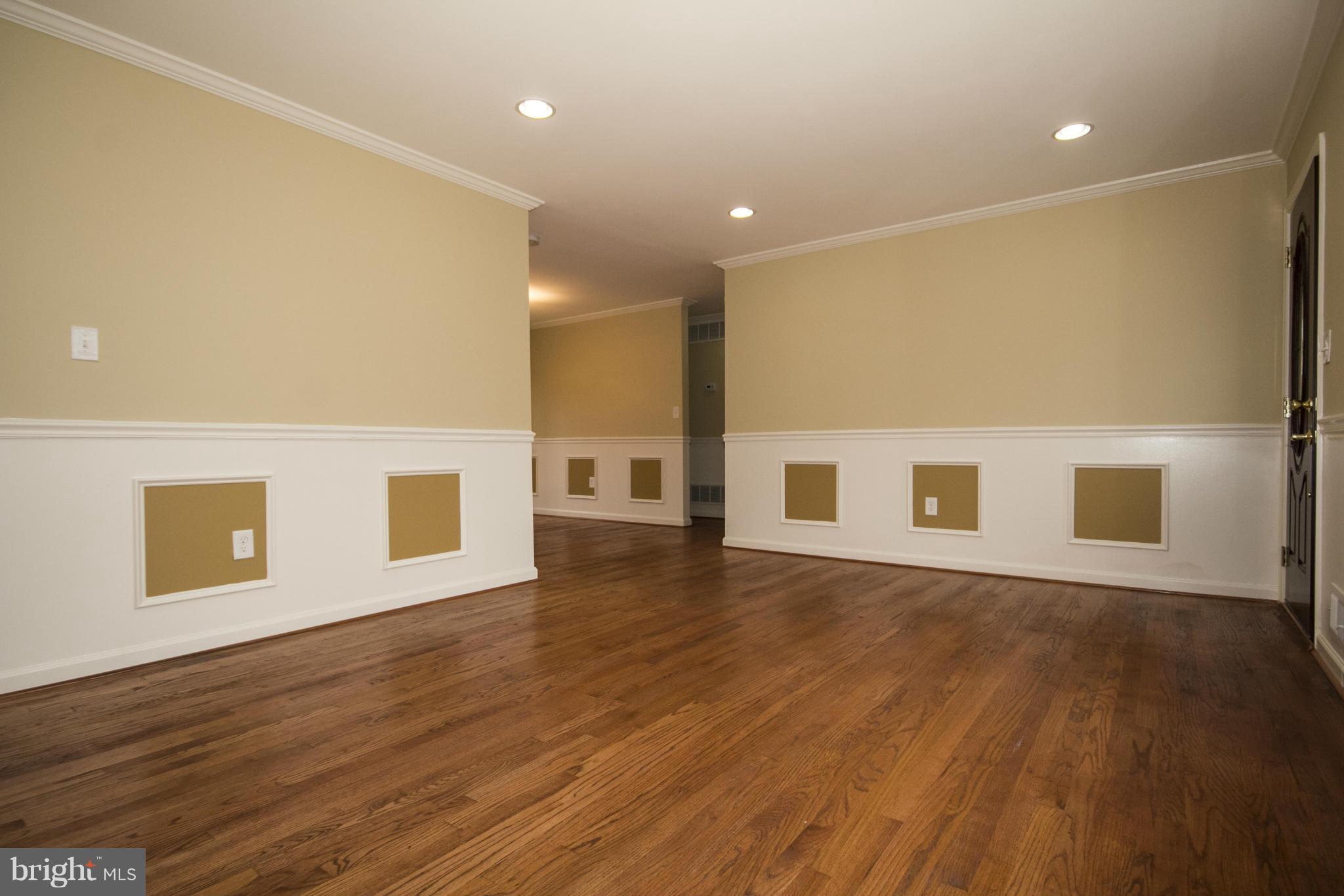 6758 Ransome Drive Baltimore, MD 21207 - Photo 10 of 30 Living Room