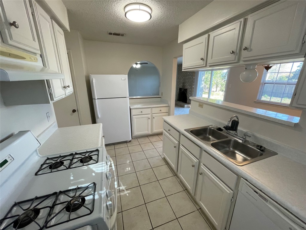 12013 Swallow Drive Austin, TX 78750 - Photo 13 of 25 a kitchen with a sink stove and cabinets