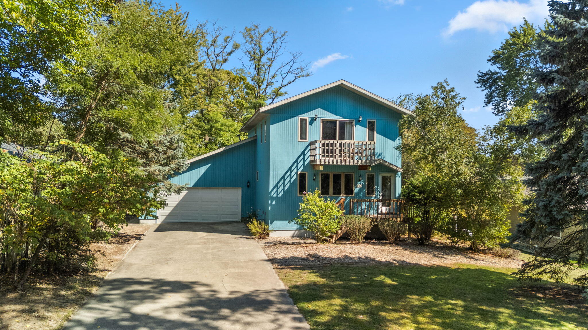 225 Warren Road Michigan City, IN 46360 - Photo 36 of 47 a front view of a house with a yard