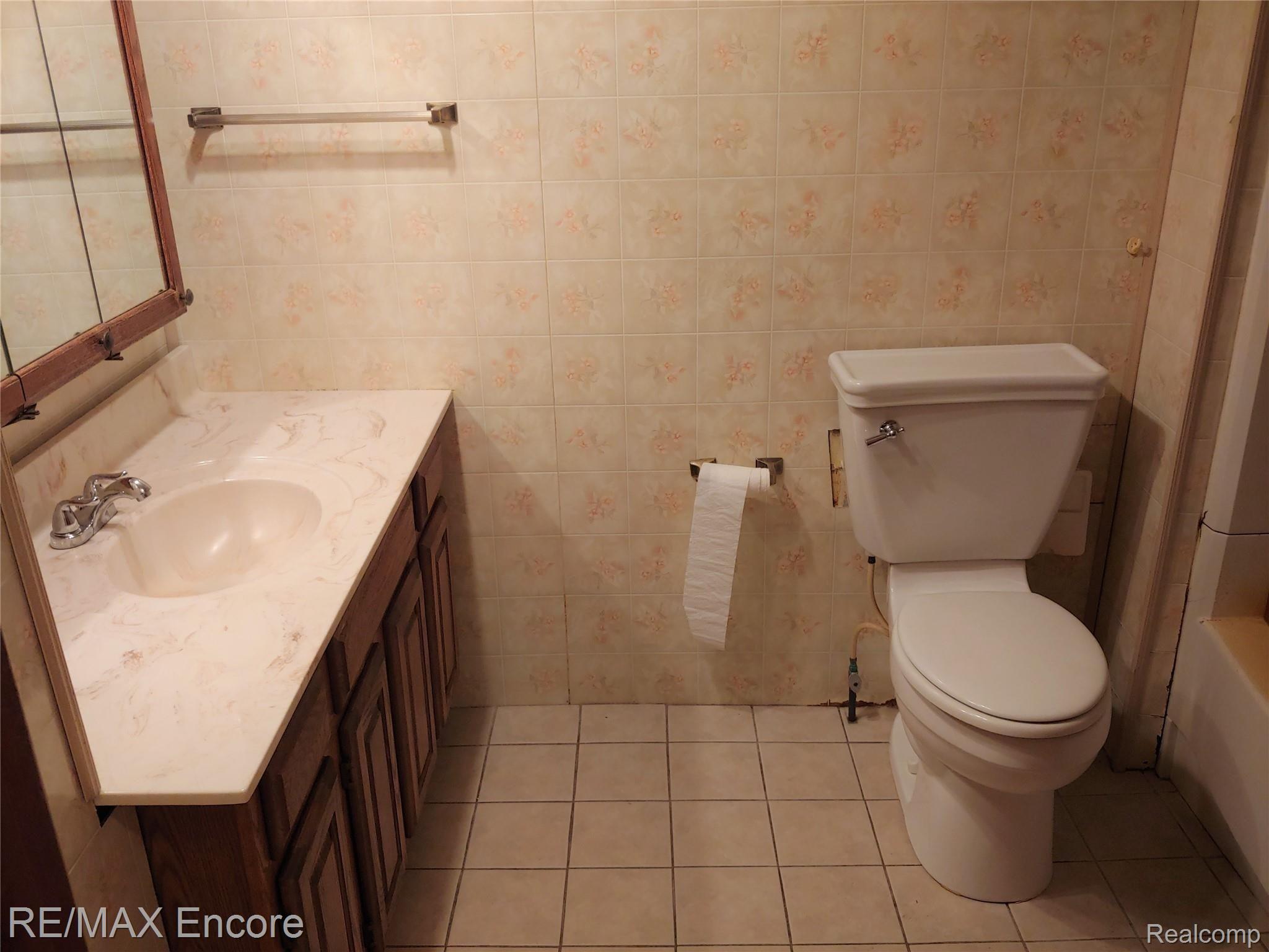 4872 Clarkston Road Clarkston, MI 48348 - Photo 16 of 17 Bath