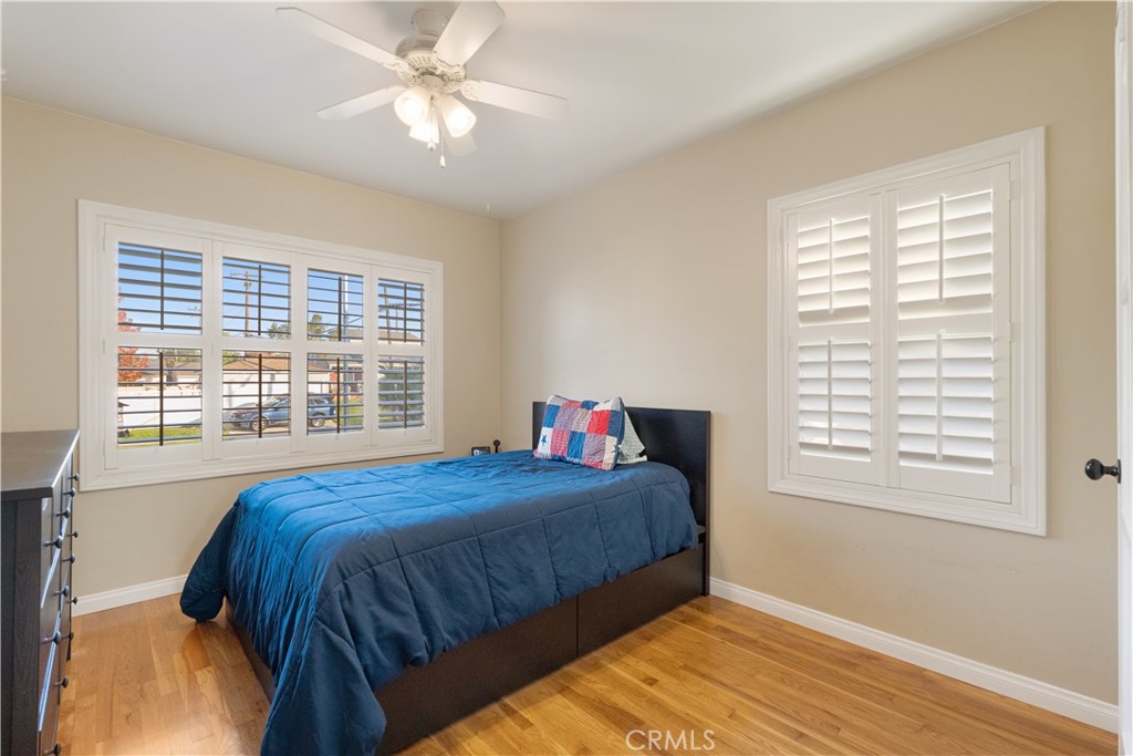 4559 Levelside Avenue Lakewood, CA 90712 - Photo 14 of 32 a bedroom with a bed and a window