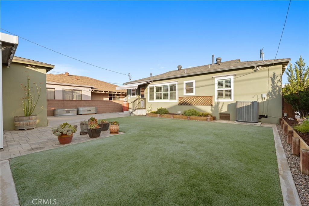 4559 Levelside Avenue Lakewood, CA 90712 - Photo 23 of 32 a front view of a house with garden