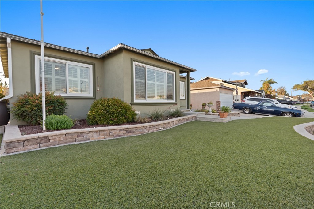 4559 Levelside Avenue Lakewood, CA 90712 - Photo 3 of 32 a house view with a garden space