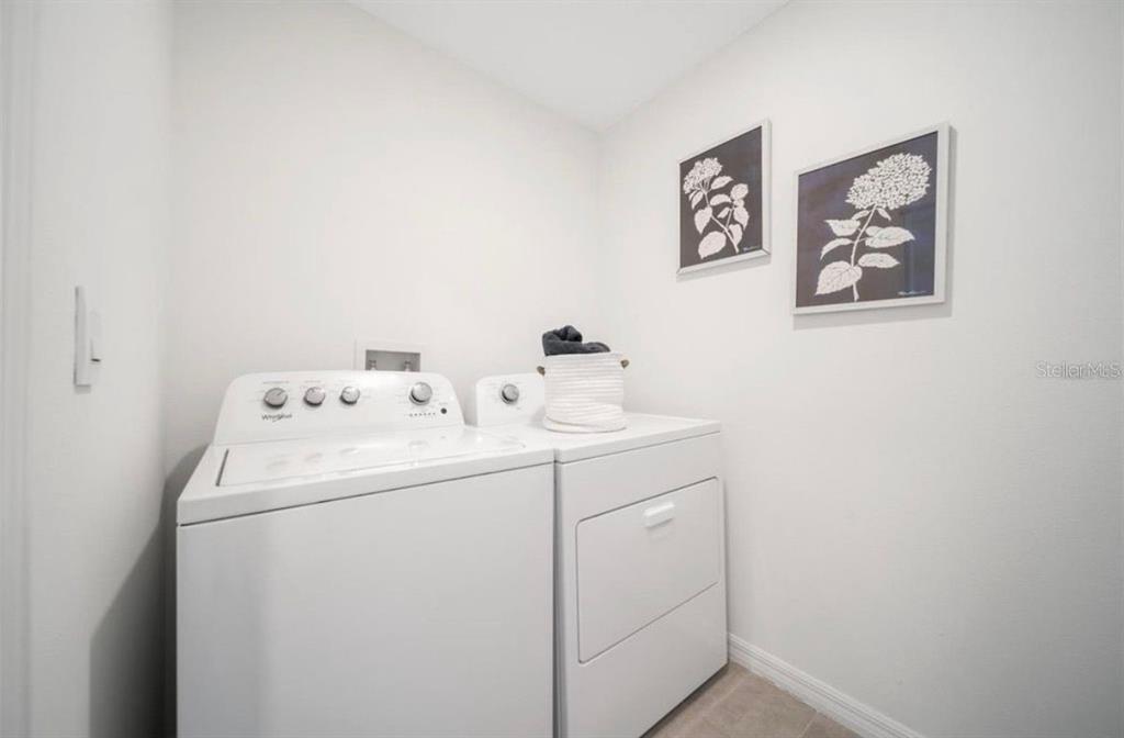 16716 Glacier Bay Loop Wimauma, FL 33598 - Photo 8 of 10 a utility room with dryer and washer