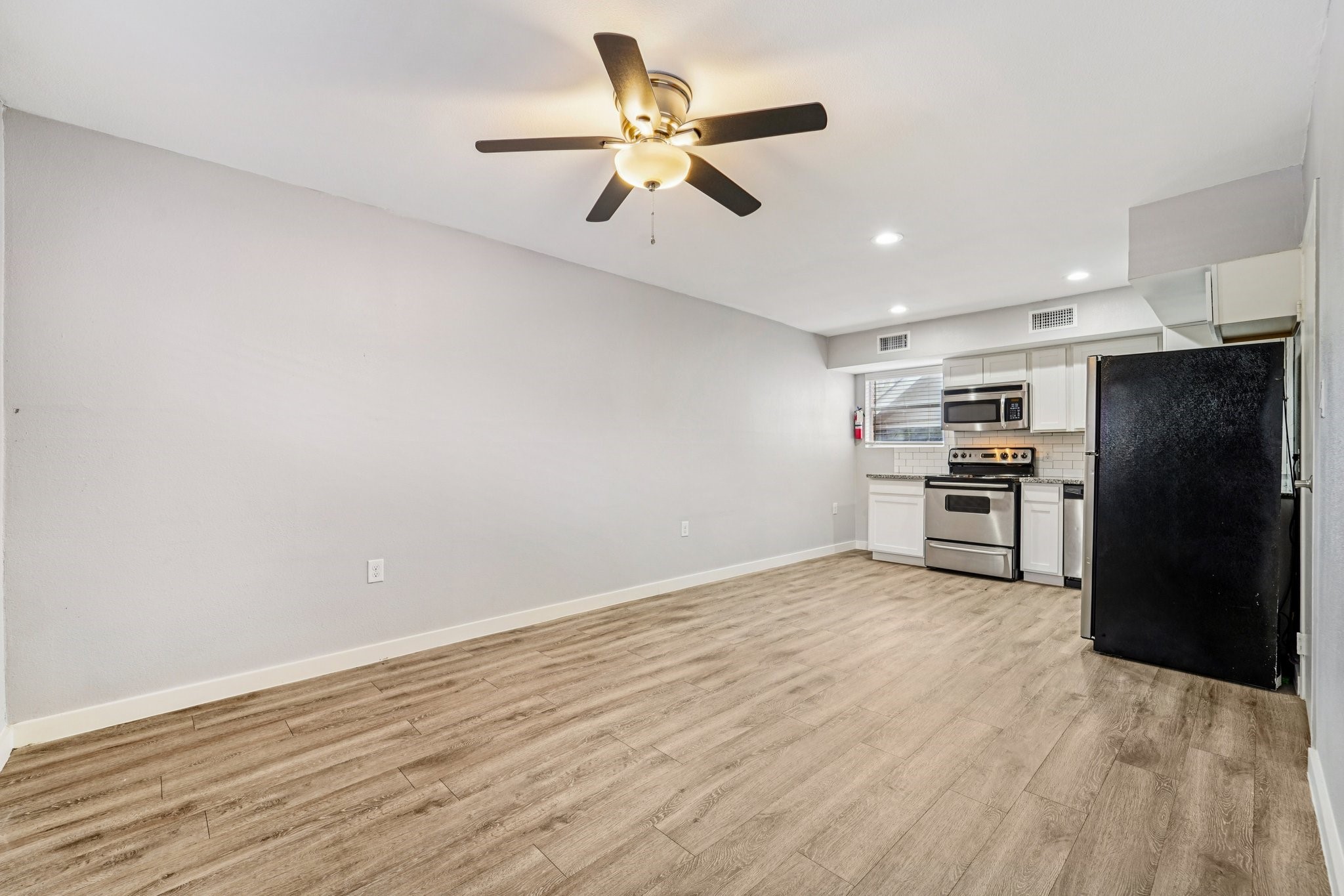 2807 Beauchamp Street, Unit 9 Houston, TX 77009 - Photo 3 of 13