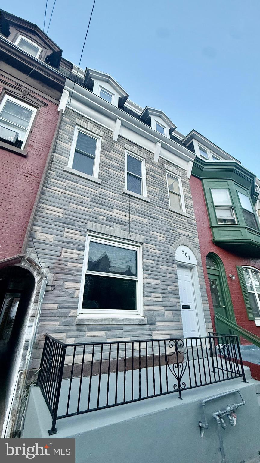 207 North 10th Street Reading, PA 19601 - Photo 3 of 79