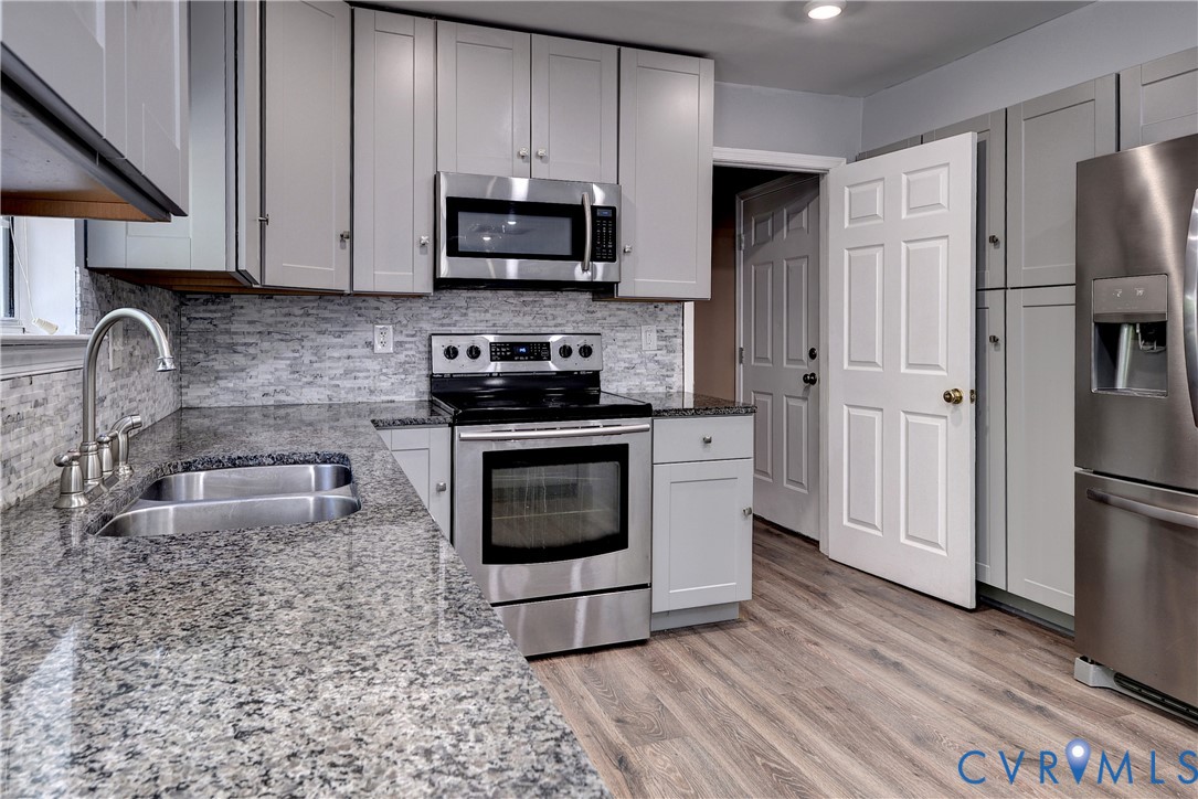 5912 Allegheny Road Williamsburg, VA 23188 - Photo 11 of 38 Updated Kitchen in 2023 with LVP, quartz and stain