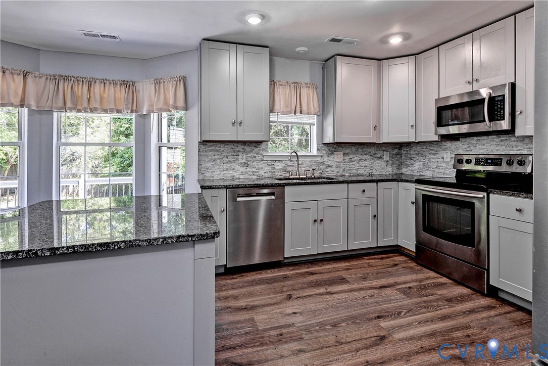 5912 Allegheny Road Williamsburg, VA 23188 - Photo 12 of 38 Updated Kitchen in 2023 with LVP, quartz and stain